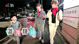 jongdabae:  Hanwoo Team sharing their ice cream with a little kid 