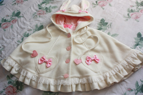 cadney: I’m currently selling this capelet for 260 + shipping!Check out my sales post for furt