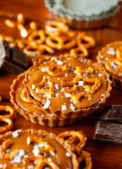 Guardians-Of-The-Food:  Chocolate Caramel Mini Tarts With Pretzel Crust