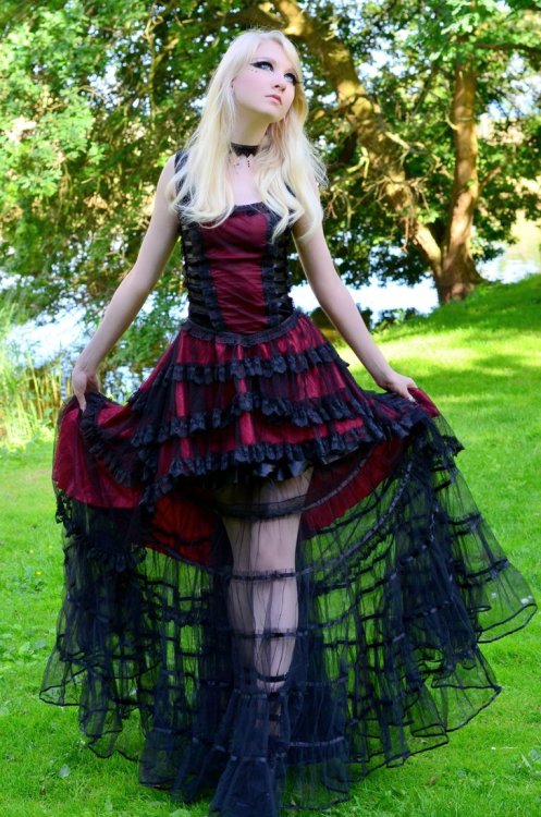 justbeautifu:  Romantic Gothby Maria Amanda