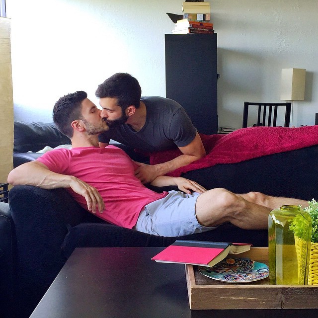 KISS kiss
