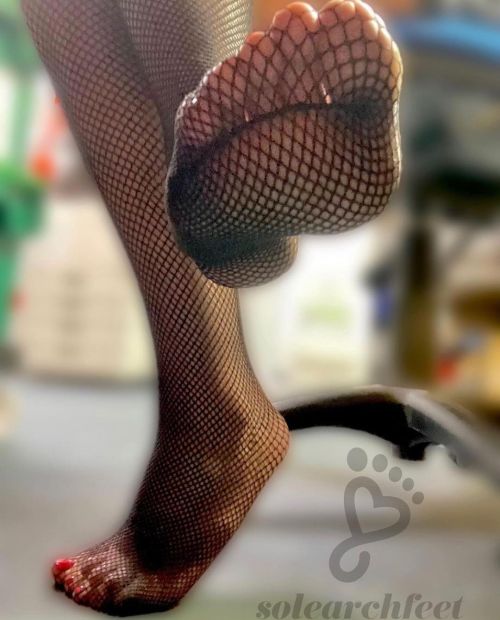 fishnetfeetobsession: Fishnet Friday! Fishnet Obsession! #fishnets #fishnettights #fishnetobsession 