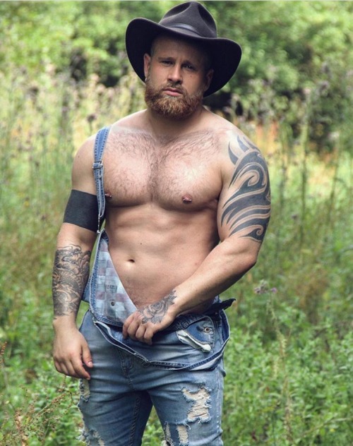 mydaddymen:Ben Brown Sure would love to see him do some porn as the hot bear he&rsquo;s grown up to 