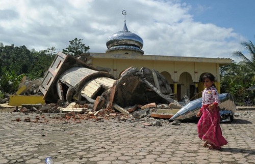 6.4-magnitude earthquake struck off Aceh province, Sumatra.> Photo: Chaideer Mahyuddin.