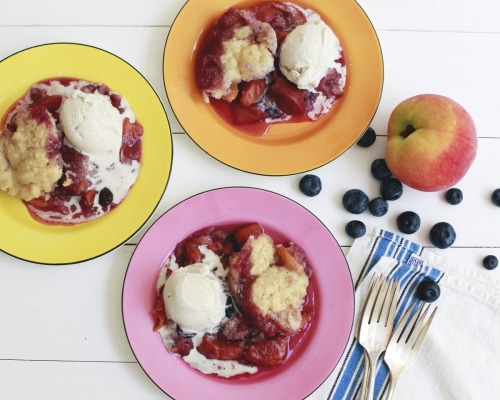 Slow-Cooker Peach and Blueberry Cobbler