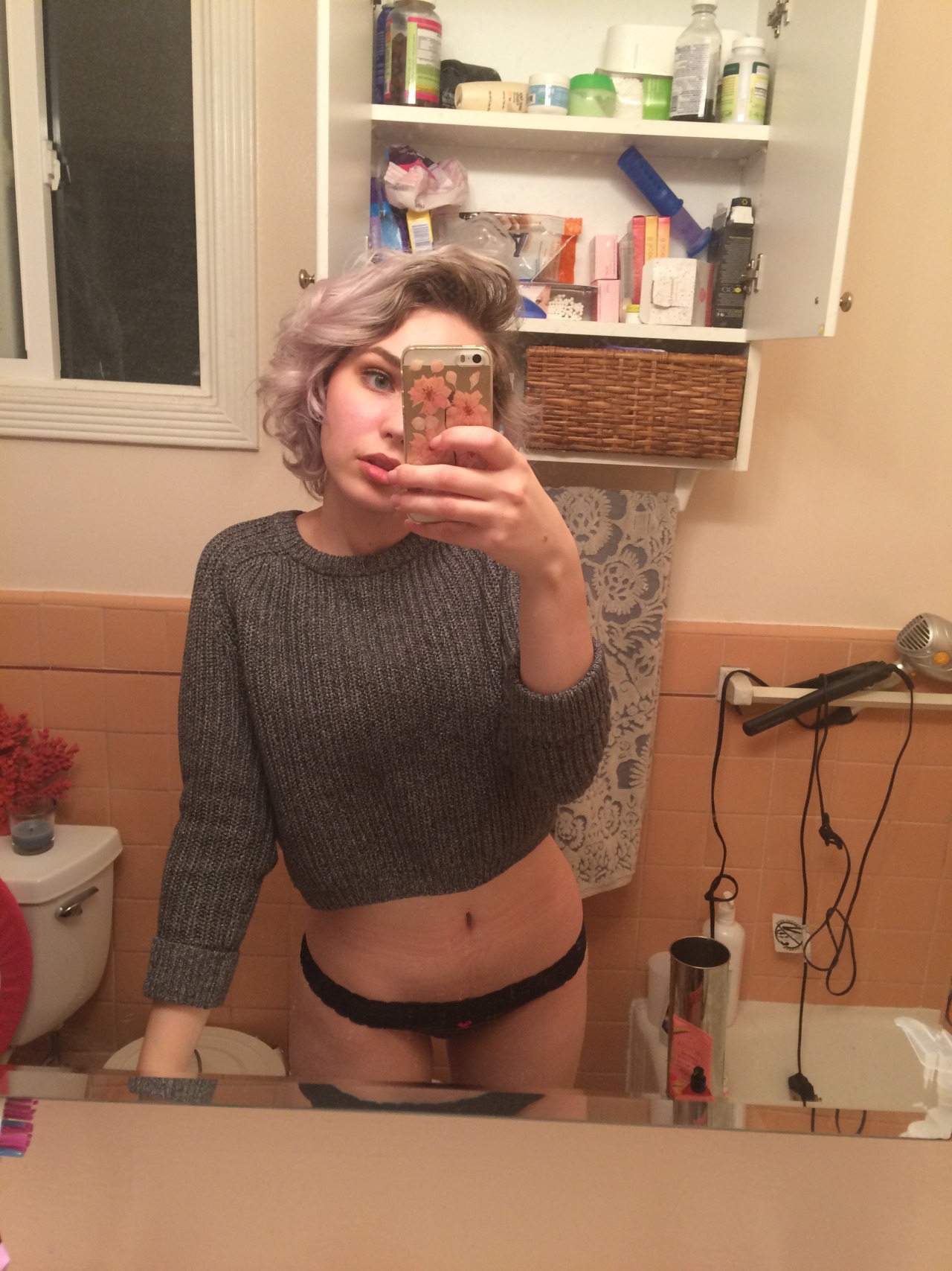phantom-of-the-booty:  standpoor:  never met a mirror i didn’t like  Unf