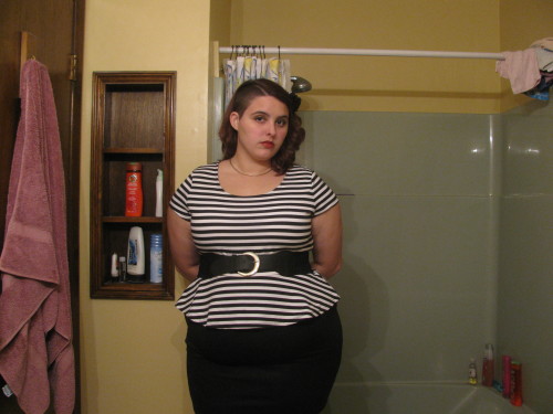 Here are my fav pics from tonight… that are full body with no flash.More installments involvi