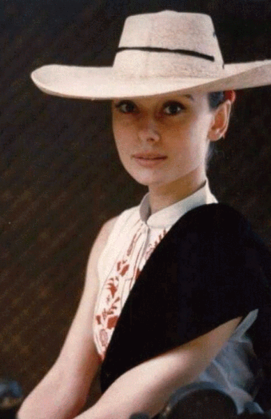covergirlsanddancingcavaliers:Audrey Hepburn (4 May 1929 – 20 January 1993)