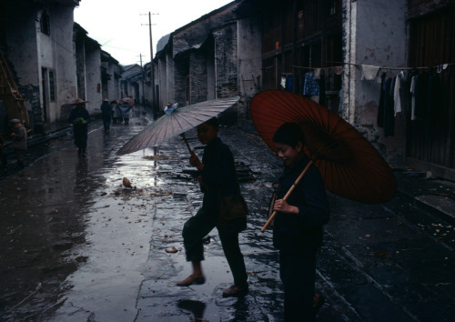 fotojournalismus:  Guangxi, China, 1980. Photographs by Bruno Barbey 