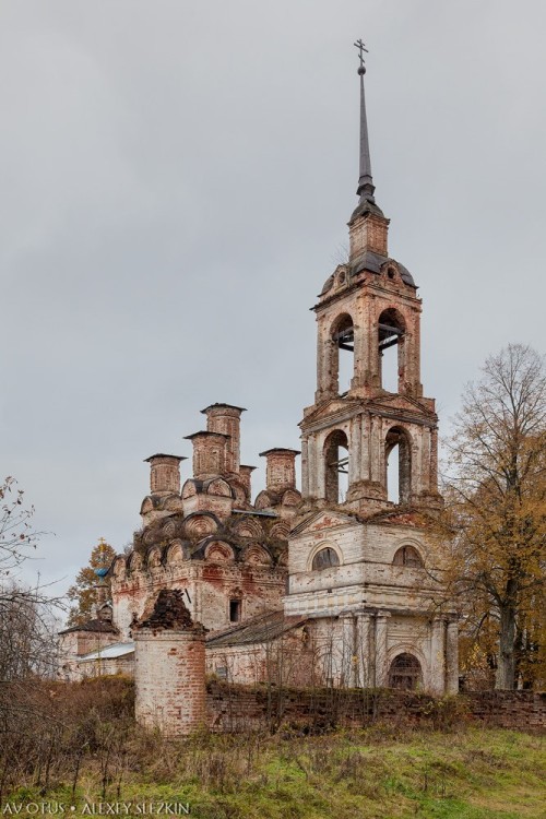 Trinity Church, Ликурга, Kostroma (est. 1685).&gt; Photo: Alexey Slezkin.