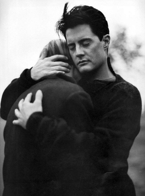 imyourcherrybomb: VOGUE ITALIA JANUARY 1994linda & kyle photographer: steven meisel