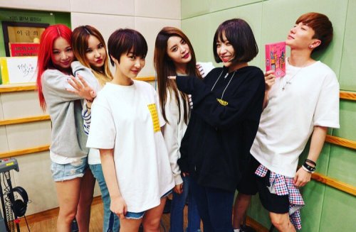 princesofseoul:   @KBSKISSTHERADIO: 치명적인 #EXID 와 #특디  꼭꼭 숨기려 해도 숨겨지지 않는 매력 예쁘다!! 사랑스럽다!! 아름답다~!! pic