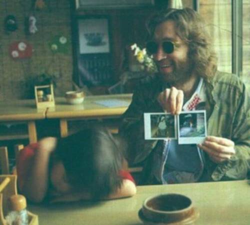 These photos of John Lennon make my heart beat. 