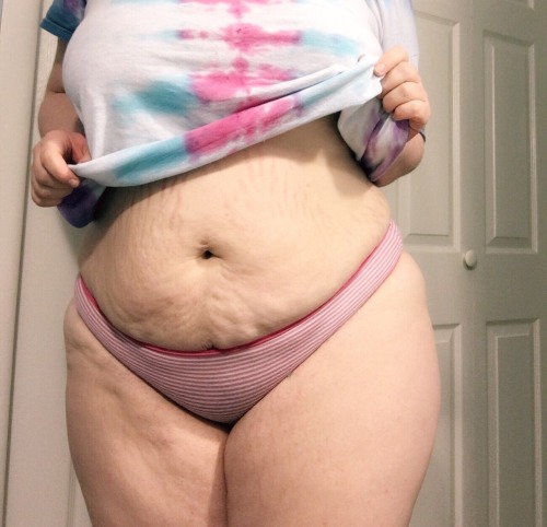 nymphodoratanks:  Reblog so I’m encouraged to take the rest off for you 