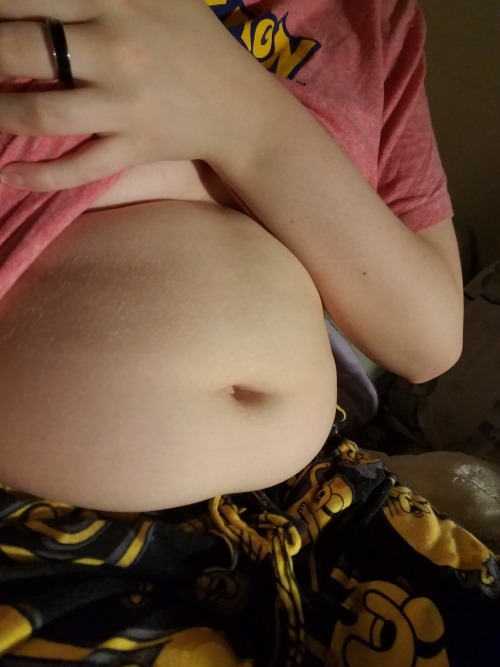 softlyround:Stuffed belly