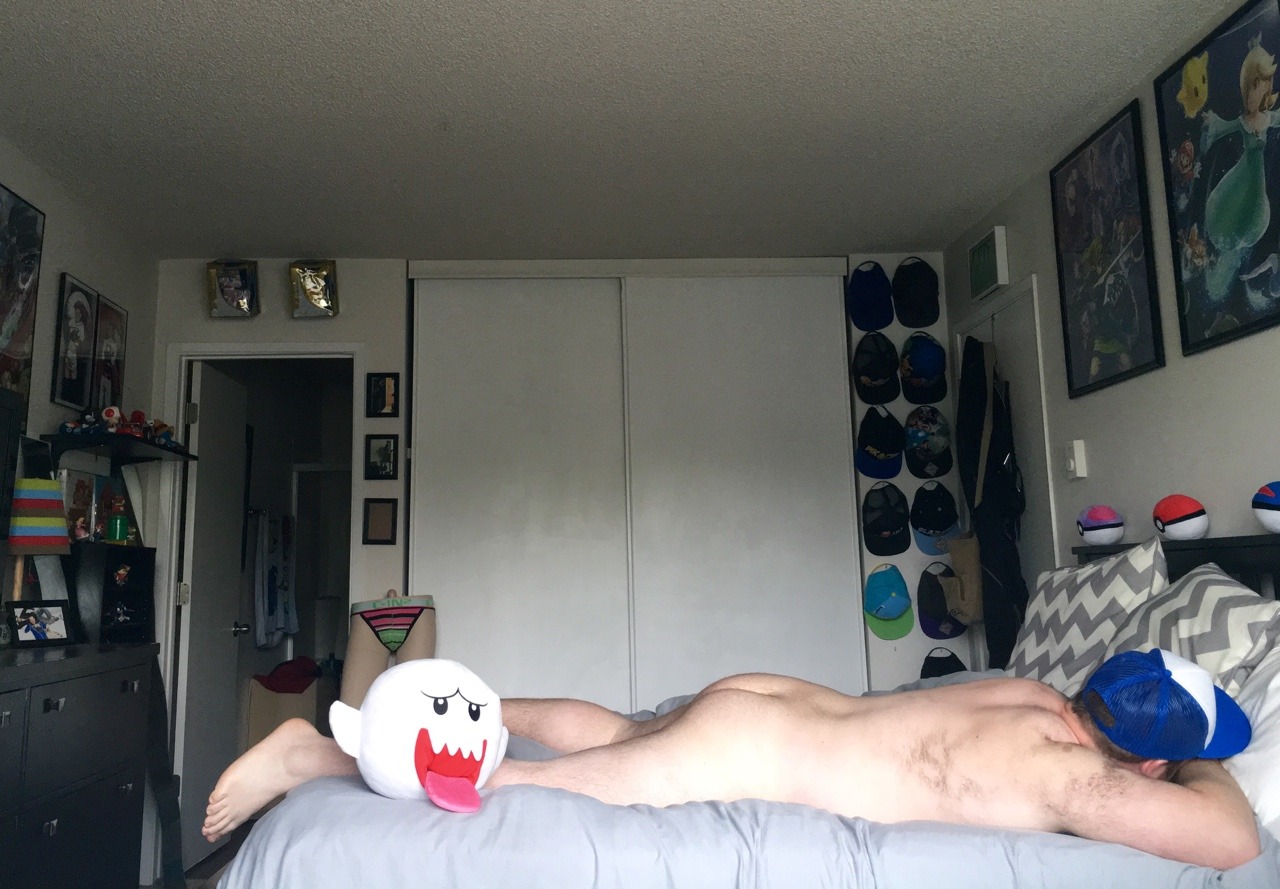 mrjohnman:  Tummy Tuesday with my new Boo! Can’t let them see me ! 