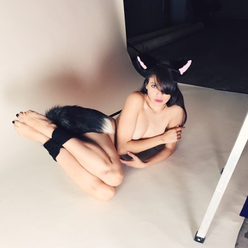 modelmika:  Last night, shooting with Amliv Sotomayor for art references! <3 