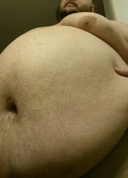 enigmachub:  Little bit of belly for your Monday. :)