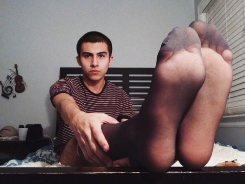 ticklemysheersocks: gaysheers: Sheer Feet I wish I knew who he is ‘cause I’m fallin