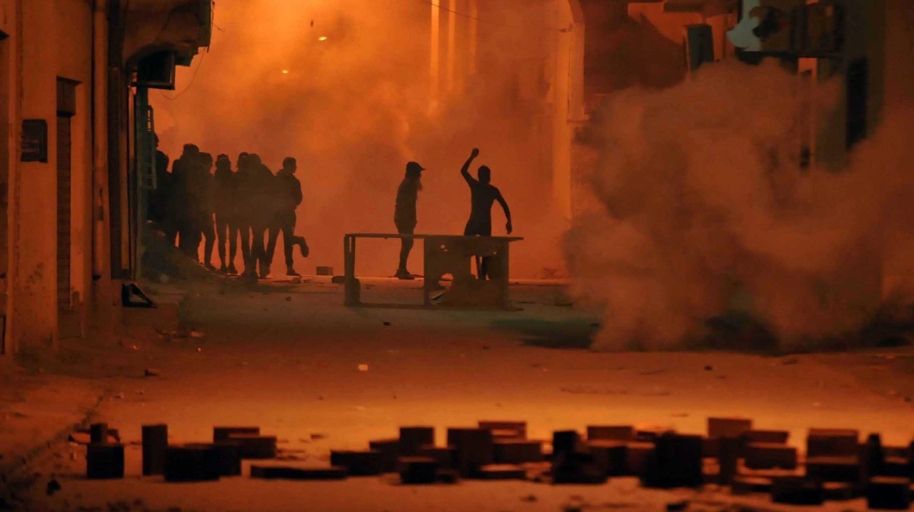 TÚNEZ, PROTESTAS Y DETENIDOS. Más de 500 detenidos en tres días de protestas contra la política de austeridad del Gobierno, que se fueron extendiendo prácticamente por toda la geografía del país
Las protestas se desataron esta semana en varias...