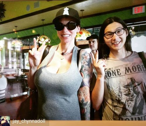 Credit to @jay_chynnadoll : I dunno what I was doing flipping my fingers.. Dat @shannonveronica2323 