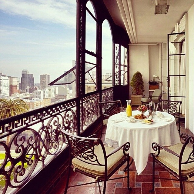 brunette-glam:  luxurybae:  INSTAGRAM: @LEVALVEE  brunette-glam: looking for glamour/luxury