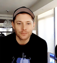 justjensenanddean: Jensen Ackles being a complete cutie pie  [x]