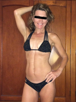 oregoncuckold: Did some quick pics last night with another hot set of lingerie from OregonDomGuy.  He has great taste. Oregoncuckold 5-21-16 