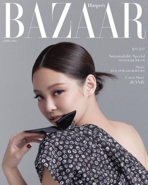Jennie on the April cover of Harper’s Bazaar Korea