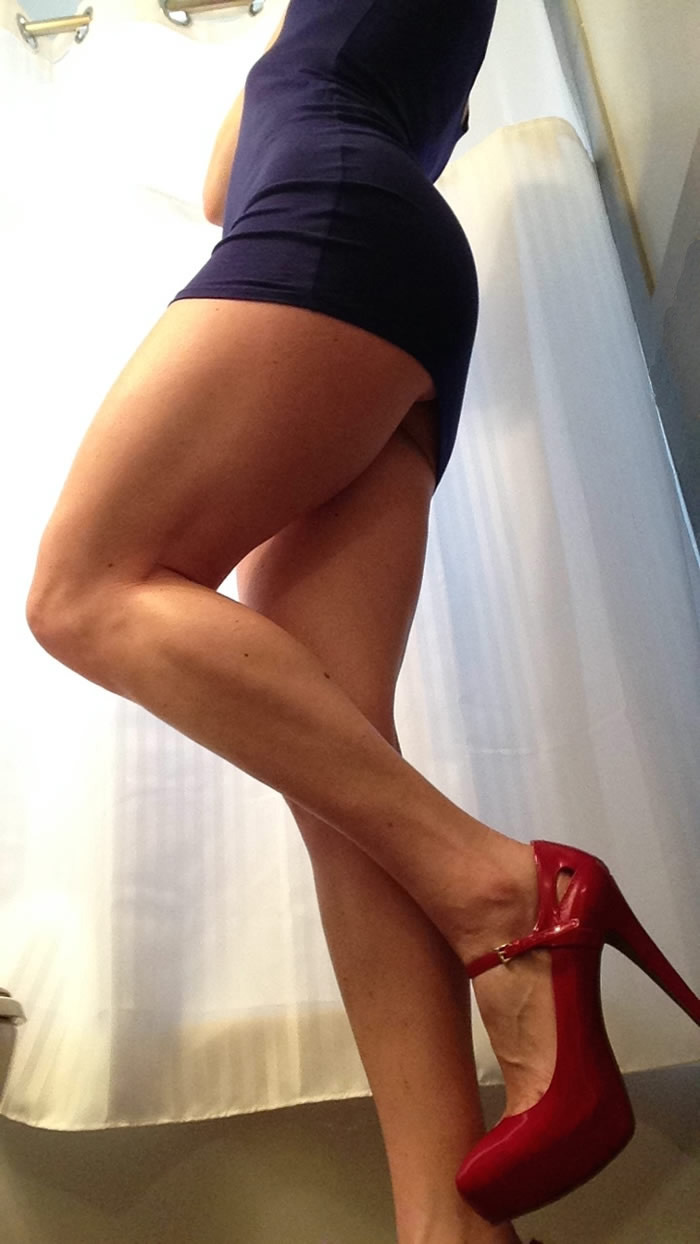 myclassywife:  Legs for miles!!!!!!