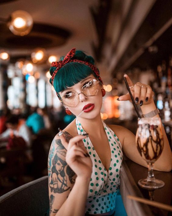 sabanasblancasuniverse:   Las sugerentes Pin-Up de la semana.  
