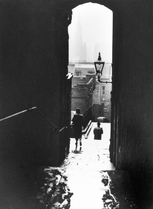 Norman Parkinson. Edinburgh, for Harper’s Bazaar, c.1939.