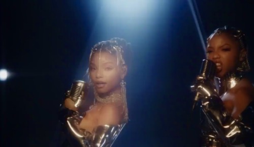 Ungodly Hour, Chloe X Halle live at MTV VMA’s [2020]