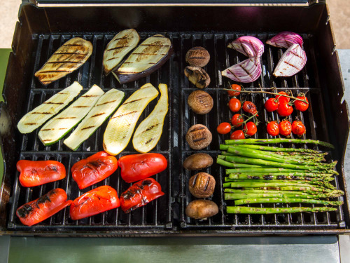 grilling some veggies 