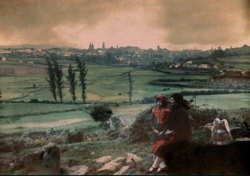 Surrey Hiils, England, 1928.  Autochrome, photograph – Clifton Adams. Santiago de Compostela, Spain,