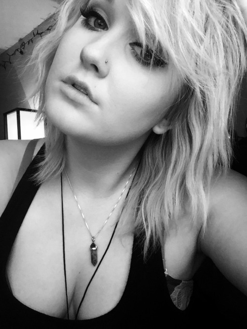 dunge0ns-past:  Love me and my face thanks.