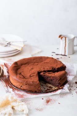 sweetoothgirl:  6-Ingredient Flourless Chocolate Cake