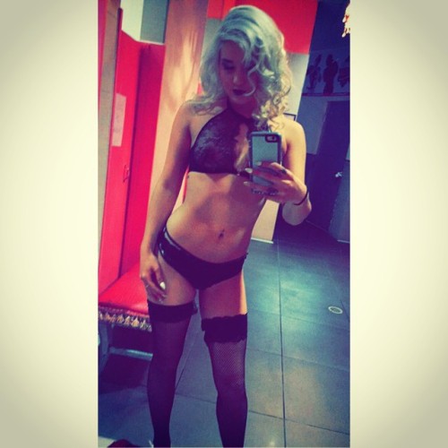 stripper-locker-room:  trillloves