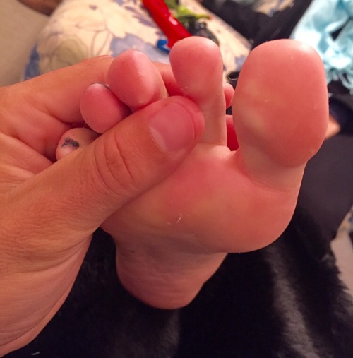 ourlubarrosfeet:  Soles! 👣👣👣  Sexy soles and toes