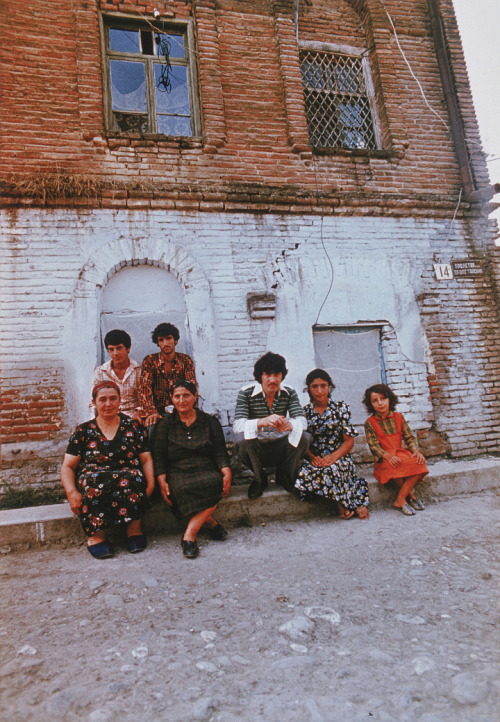 ofskfe:Jewish family in front of their house in Makhachkala, Dagestan, 1978-80. Nodar Djindjihashvil