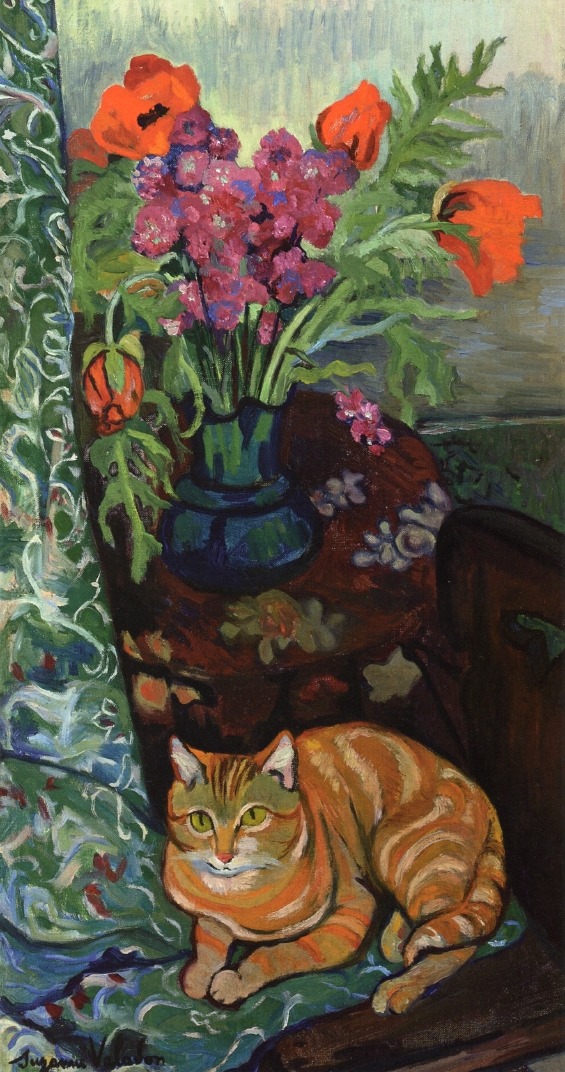 labellefilleart:  Cat Lying in front of a Bouquet of Flowers, Suzanne Valadon