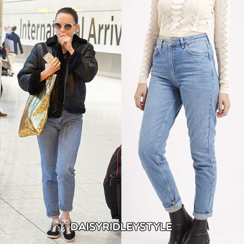 November 25th, 2015 | Spotted at Heathrow Airport in LondonTopshop MOM Jeans in Mid Blue - Sold OutF