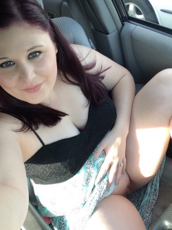 holytrashbananagoop:  celsoalvesstuff:  johnyburger:  im2o4u:  voyeur-girlsgoingcommando4:  Bottomless in the car      (via TumbleOn)  Very nice x  E a coisa mais linda que eu  já vi 💐😘💋💋  Sexy