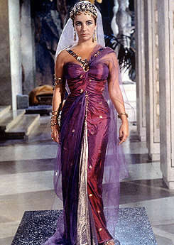 damelizabeth:  Elizabeth Taylor in costume