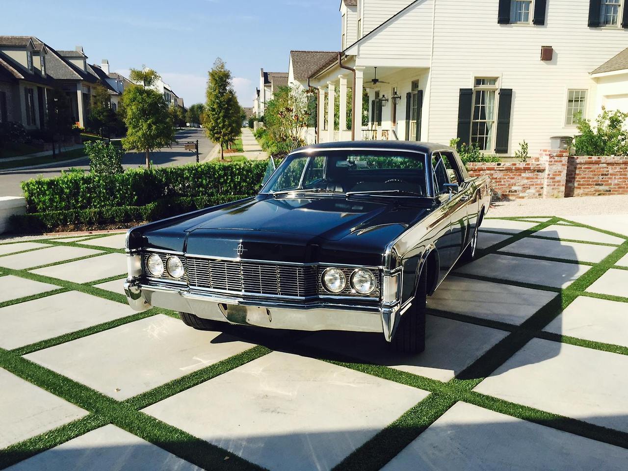 jeremylawson: Beautiful black 1968 Lincoln Continental.