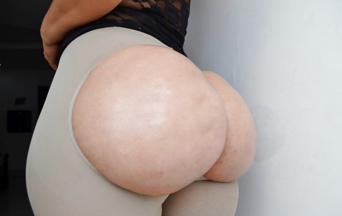 Porn photo seedatstuff:  Massive Ass Latina