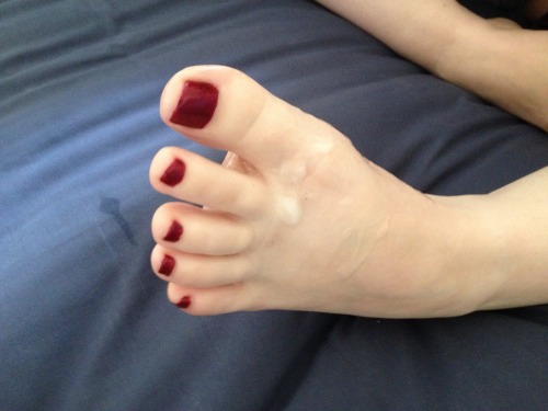 fjanne:  ellessexyfeet:  After my footjob this morning ;)  what a wonderul hot feetcial!