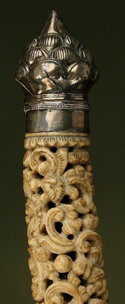 art-of-swords:  Burmese Dha Sword Dated: circa 18th century Culture: Burmese Medium: