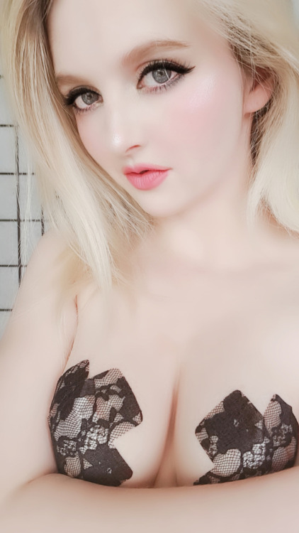 mikomincosplay:  It’s my BIRTHDAY! &lt;3 To celebrate my birthday, I am giving away this s