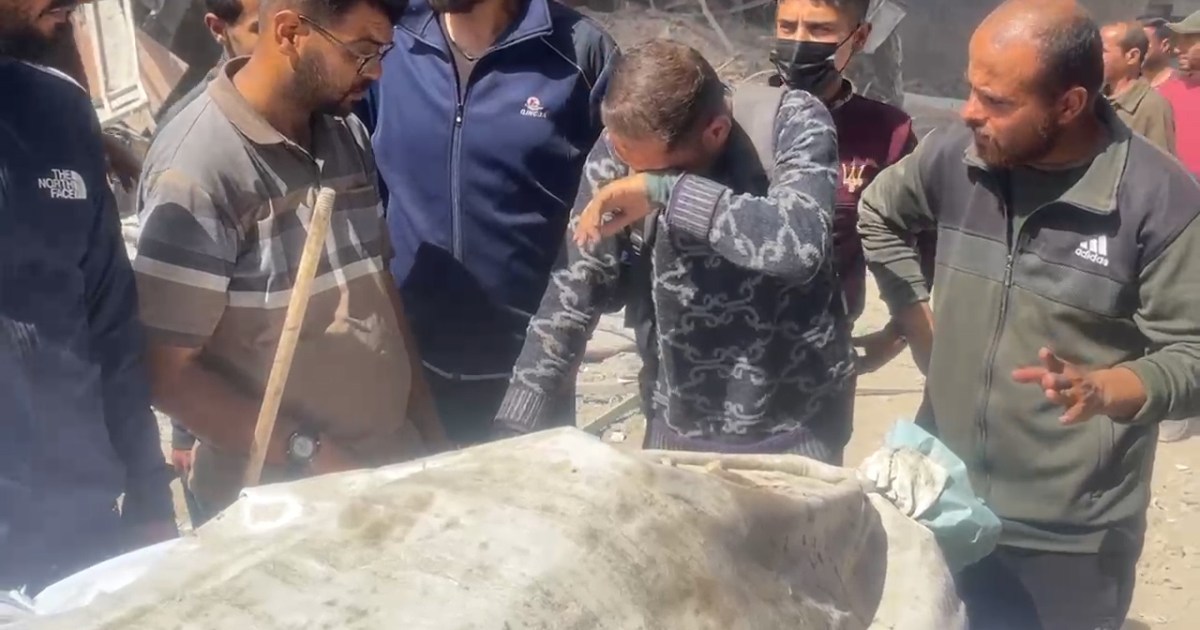 Gaza journalist searches for missing mother, only to find her body